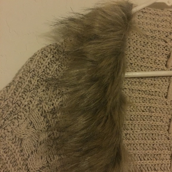Fun sweater with faux fur collar. - Picture 2 of 3